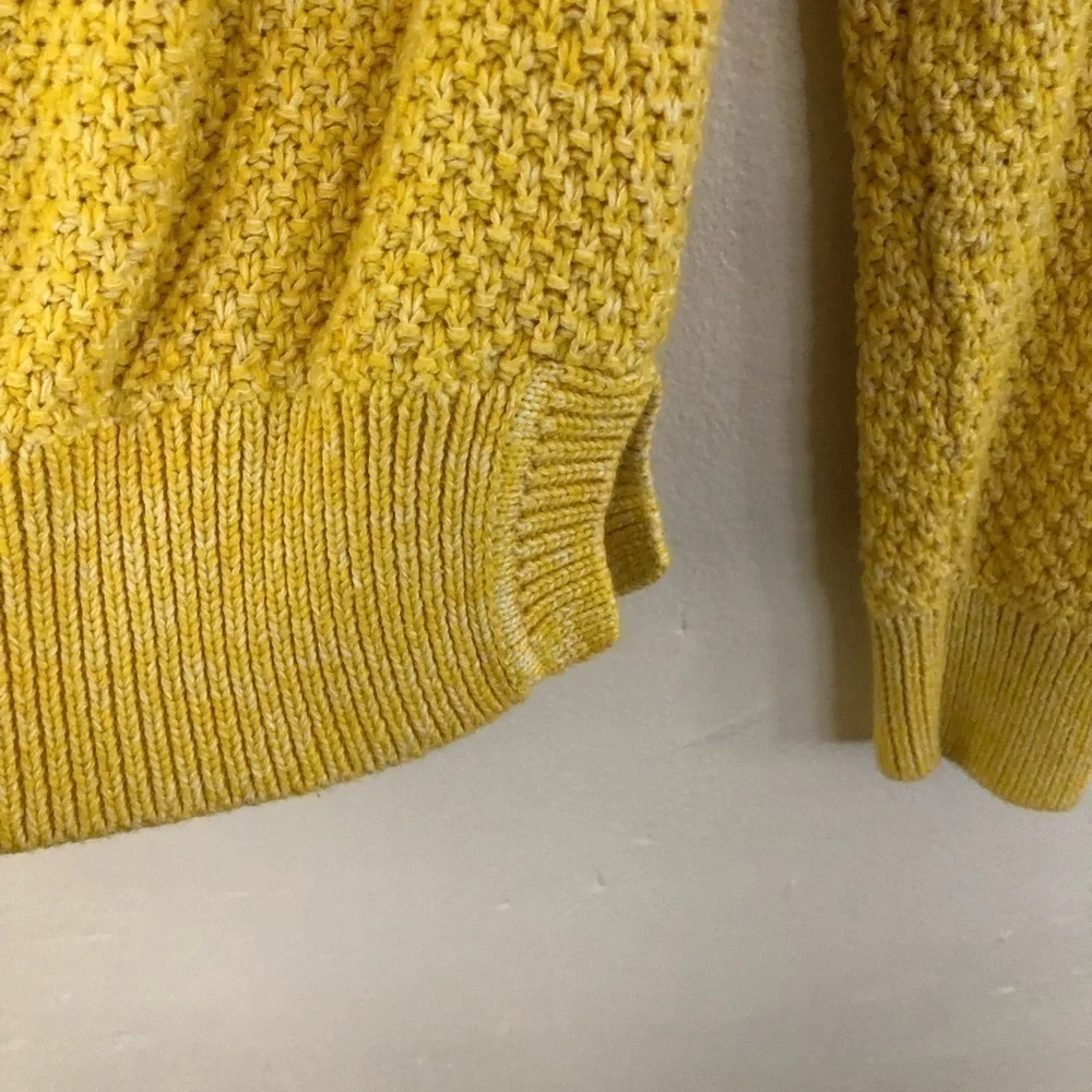 𝅺 GAP Yellow sweater